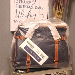Dooney and Bourke Large Satchel ⚜️FINAL SALE PRICE ⚜️